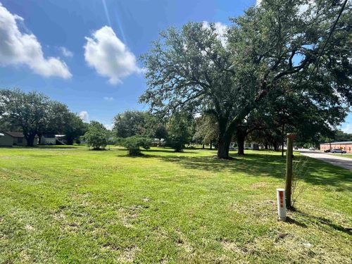 830 Broadway N, China, TX, 77613 | Card Image