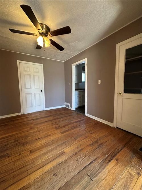 5046 Glen Side Court, Kansas City, MO, 64129 | Card Image