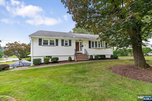 120 Knolls Rd, Bloomingdale, NJ, 07403-1549 | Card Image