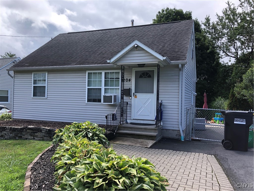 Champlin Dr, Syracuse, NY 13206