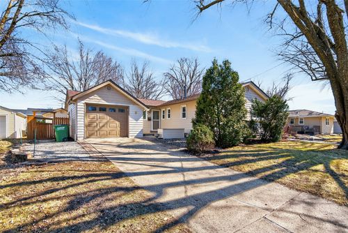 541 32nd St, West Des Moines, IA, 50265-3107 | Card Image