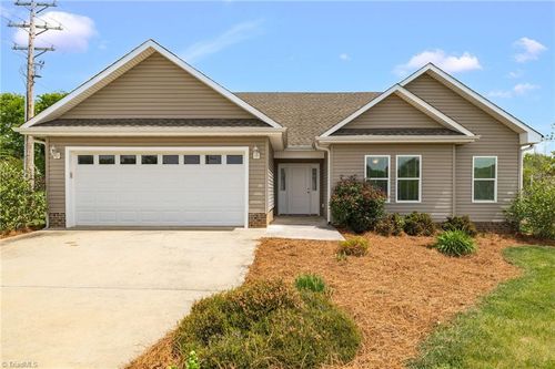 126 Applegate Ct, Mocksville, NC, 27028-2690 | Card Image