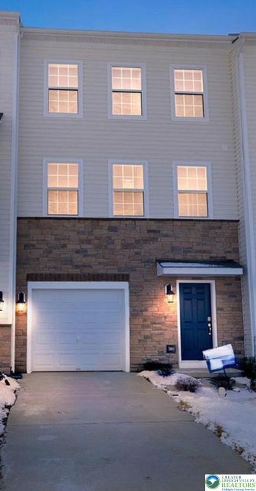 8338 Alexander Ct, Breinigsville, PA, 18031-8757 | Card Image
