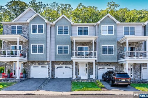 69 Halina Ln, Butler, NJ, 07405-1556 | Card Image