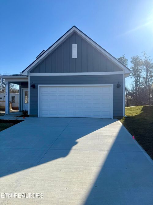 302-7427 Old Dandridge Pike, Strawberry Plains, TN, 37871-3650 | Card Image