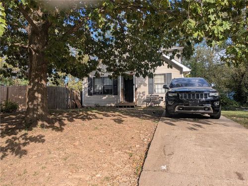 6933 Walrond Ave, Kansas City, MO, 64132-3269 | Card Image