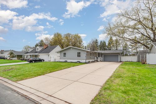 7925 38 1/2 Ave N, New Hope, MN, 55427-1104 | Card Image