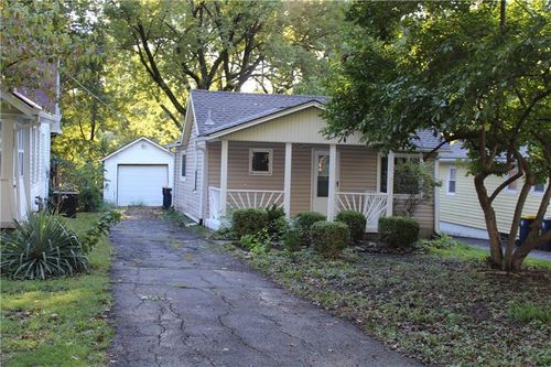 7811 Summit St, Kansas City, MO, 64114-1743 | Card Image
