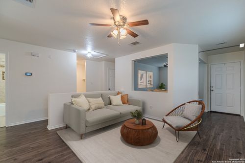 3539 Honey Mdw, San Antonio, TX, 78222-3334 | Card Image