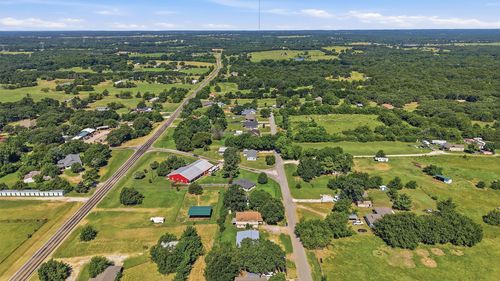 538 W Hughes St, Collinsville, TX, 76233-2706 | Card Image