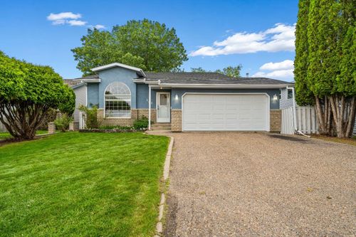 806 7 St Se, Redcliff, AB, T0J2P0 | Card Image
