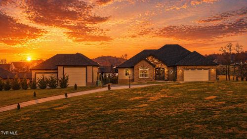563 Pleasant Valley Rd, Jonesborough, TN, 37659-3934 | Card Image