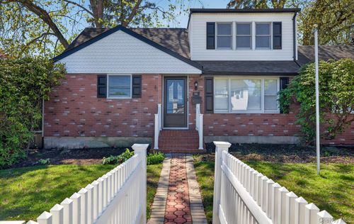436 15th St, West Babylon, NY, 11704-2617 | Card Image