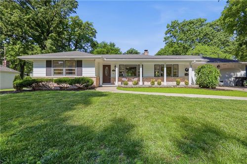 12107 Newbury Ln, Independence, MO, 64052-2836 | Card Image