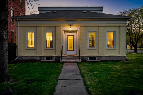 405 S 1st St, ROCKFORD, IL, 61104-2002 | Card Image