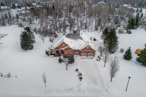 56 Manor Ridge Trail, Mount Albert, ON, L0G1M0 | Card Image