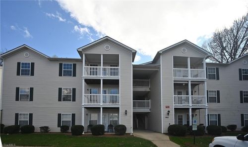 2a-905 Hanahan Ct, Greensboro, NC, 27409-3295 | Card Image