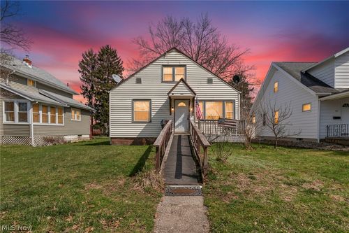 143 Conrad St, Barberton, OH, 44203-7322 | Card Image