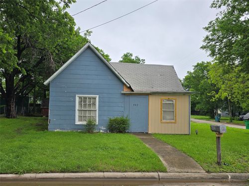 602 N Weaver St, Gainesville, TX, 76240-3241 | Card Image