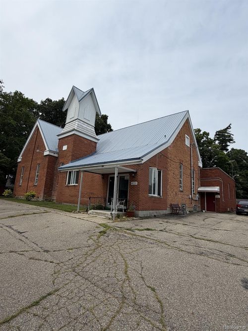 4220 3rd St, Brown City, MI, 48416-5002 | Card Image