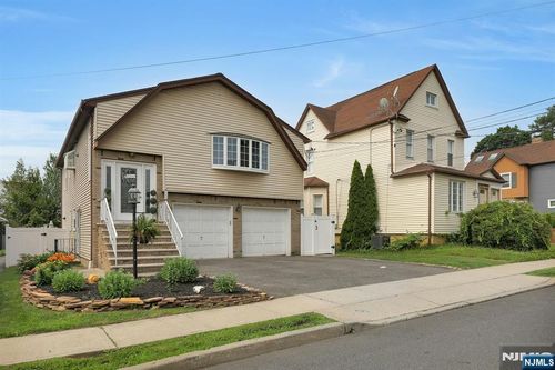 560 Ryerson Ave, Wood Ridge, NJ, 07075-1304 | Card Image