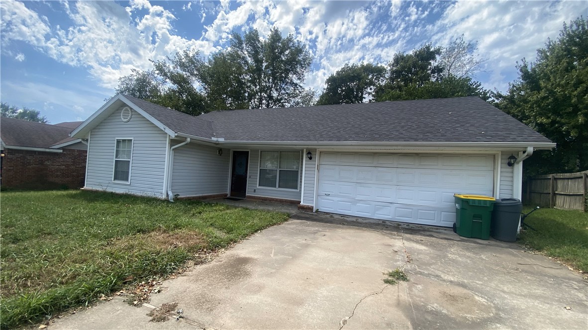Zachary St, Centerton, AR 72719
