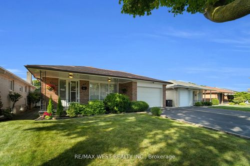 304 La Rose Ave, Etobicoke, ON, M9P1B9 | Card Image