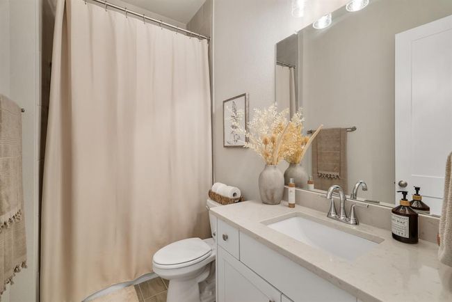 Full bath with floor to ceiling tile in shower/bath. | Image 26
