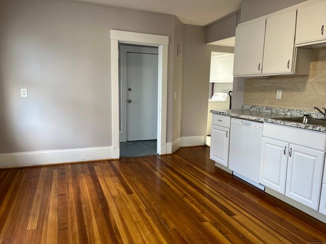 APT-3RD - 101 Riverview Ave, Home with 2 bedrooms, 1 bathrooms and null parking in New London CT | Image 8