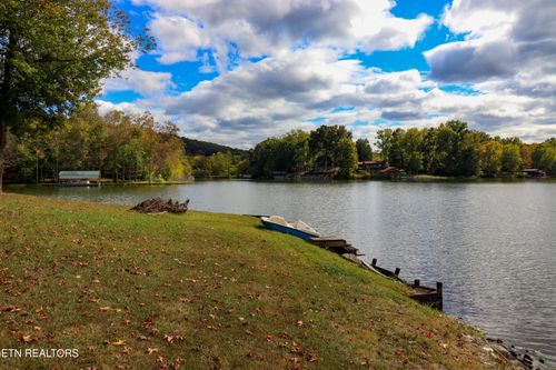 130 Hickory Ln, Kingston, TN, 37763-6853 | Card Image