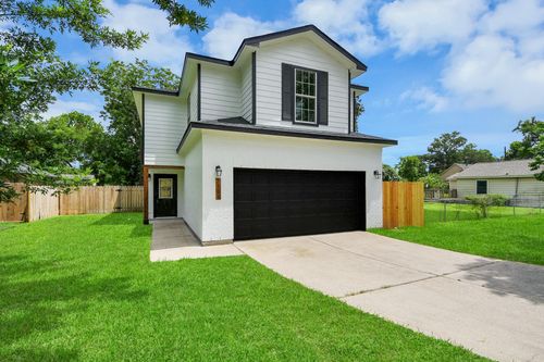1105 E Kyle Rd, Clute, TX, 77531-3311 | Card Image