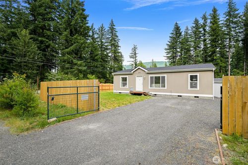 8450 Hazel Ct, Maple Falls, WA, 98266-8252 | Card Image