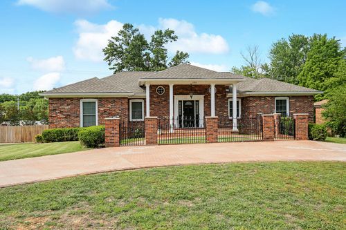 1511 Oxford Drive, Murray, KY, 42071 | Card Image