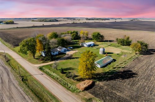 37658 410th St, Saint Peter, MN, 56082-4334 | Card Image