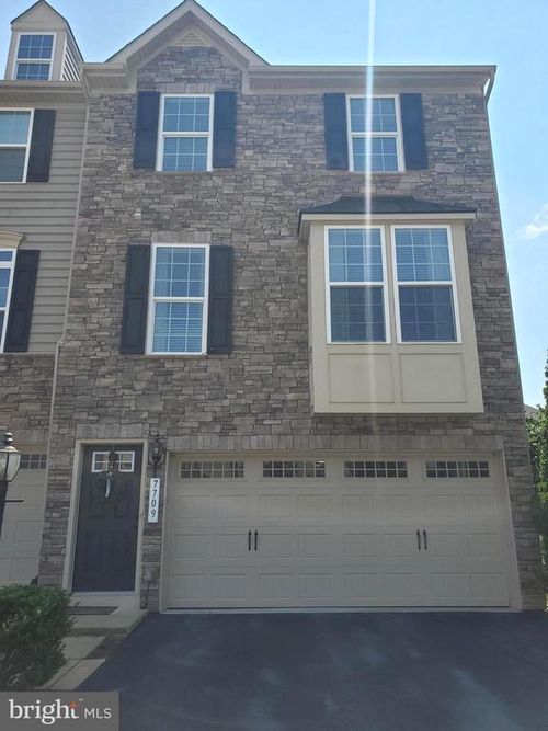 7709 Milton Cir, GAINESVILLE, VA, 20155-3637 | Card Image