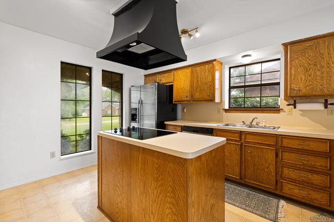 1307 Spring Tree Ln, House other with 3 bedrooms, 3 bathrooms and null parking in Kilgore TX | Image 13