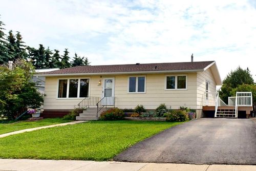 4111 61 St, Stettler, AB, T4K1H1 | Card Image