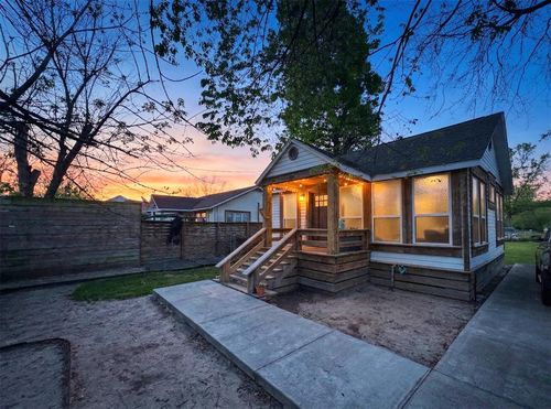129 Garrotsville St, Houston, TX, 77022-6105 | Card Image