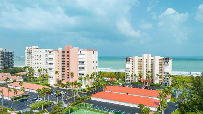 405 - 3870 N Highway A1a, Condo with 2 bedrooms, 2 bathrooms and null parking in Hutchinson Island FL | Image 36