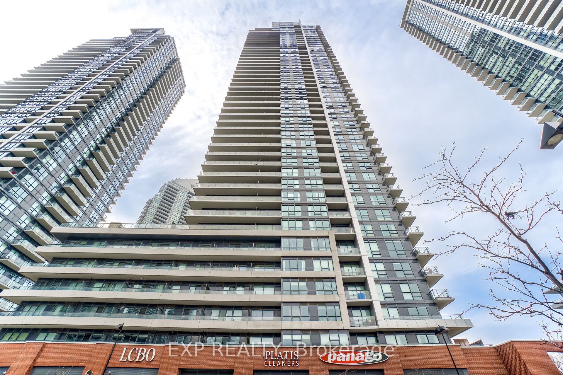 Residential Lease in Toronto W06 3