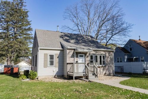 813 Bourland Ave, Waterloo, IA, 50702-3947 | Card Image