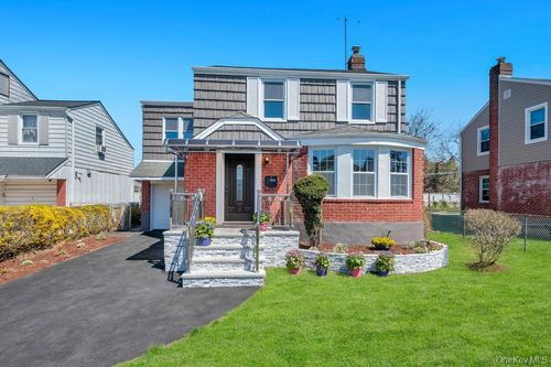 160 Fallon Ave, Elmont, NY, 11003-3610 | Card Image