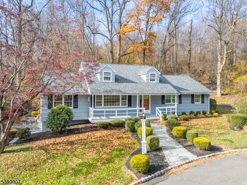 367 Greenbrier Ct, Mountainside, NJ, 07092-1407 | Card Image