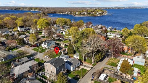 36 Division St, Bristol, RI, 02809-4327 | Card Image