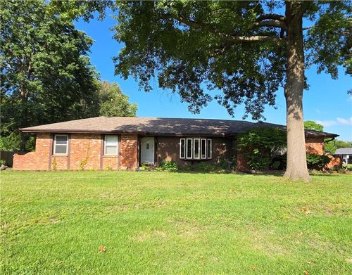 902 S Doyle St, Louisburg, KS, 66053-4027 | Card Image