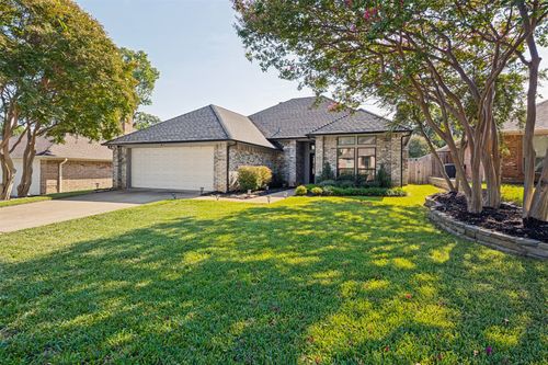 2709 Edinboro Dr, Arlington, TX, 76012-5396 | Card Image