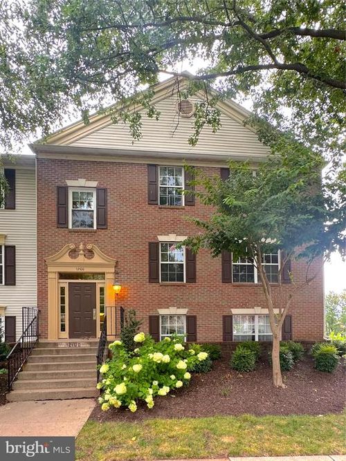 apt-301-12100 Greenway Ct, FAIRFAX, VA, 22033-2556 | Card Image