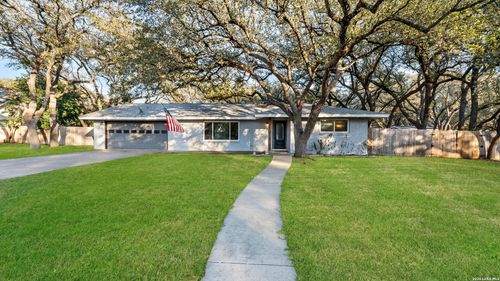 110 Canyon Creek Dr, Hollywood Park, TX, 78232-1304 | Card Image