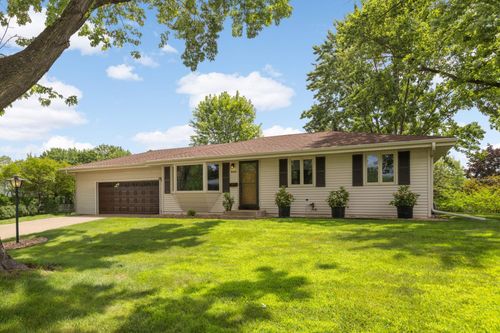 8445 Morris Cir, Bloomington, MN, 55437-1327 | Card Image