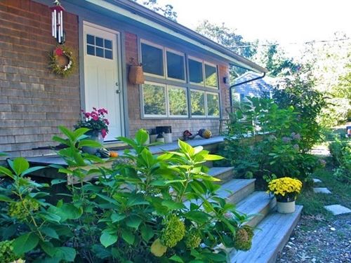 100 Franklin Ter, Vineyard Haven, MA, 02568-6424 | Card Image